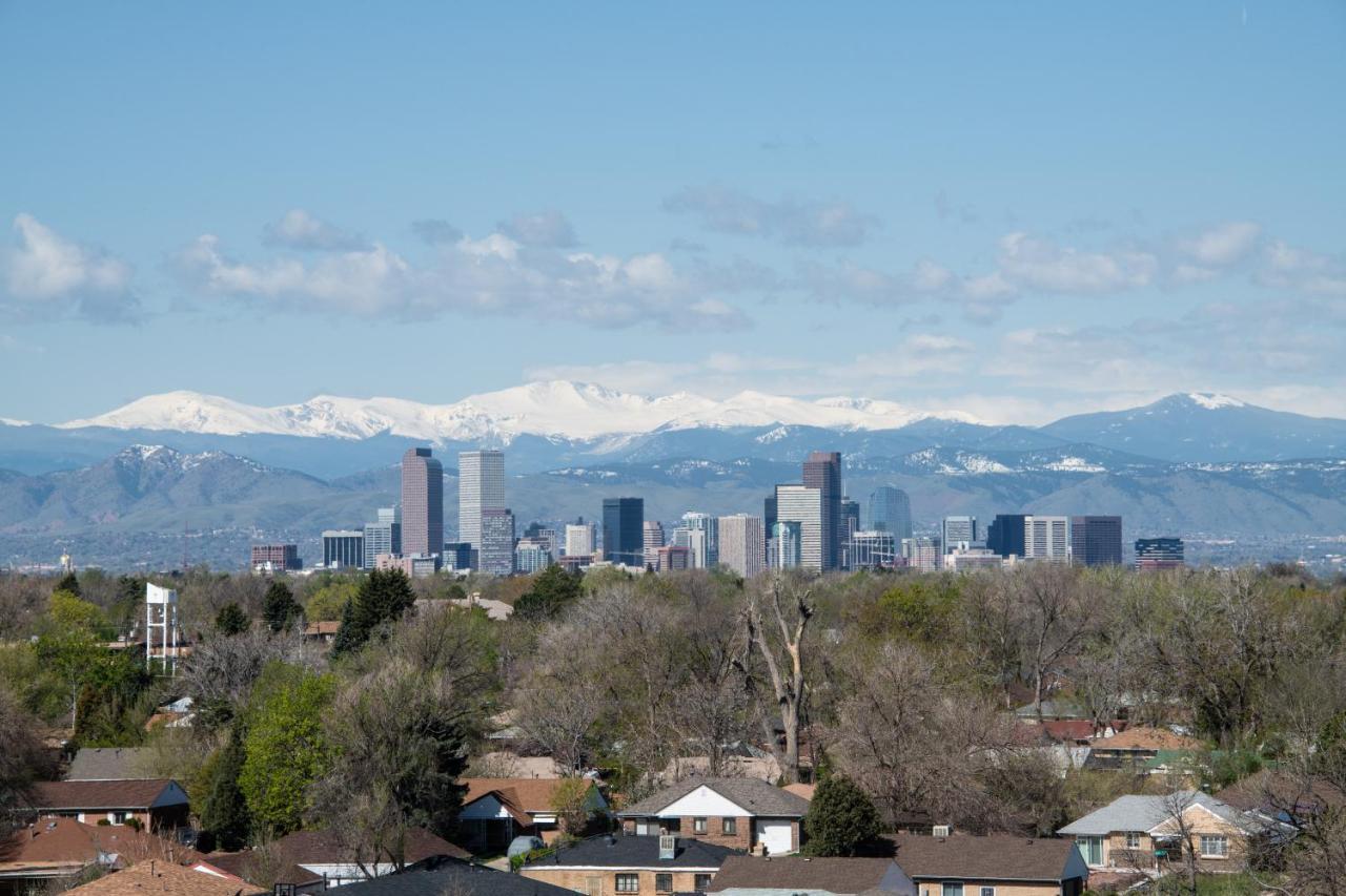 Holiday Inn Denver East By Ihg エクステリア 写真