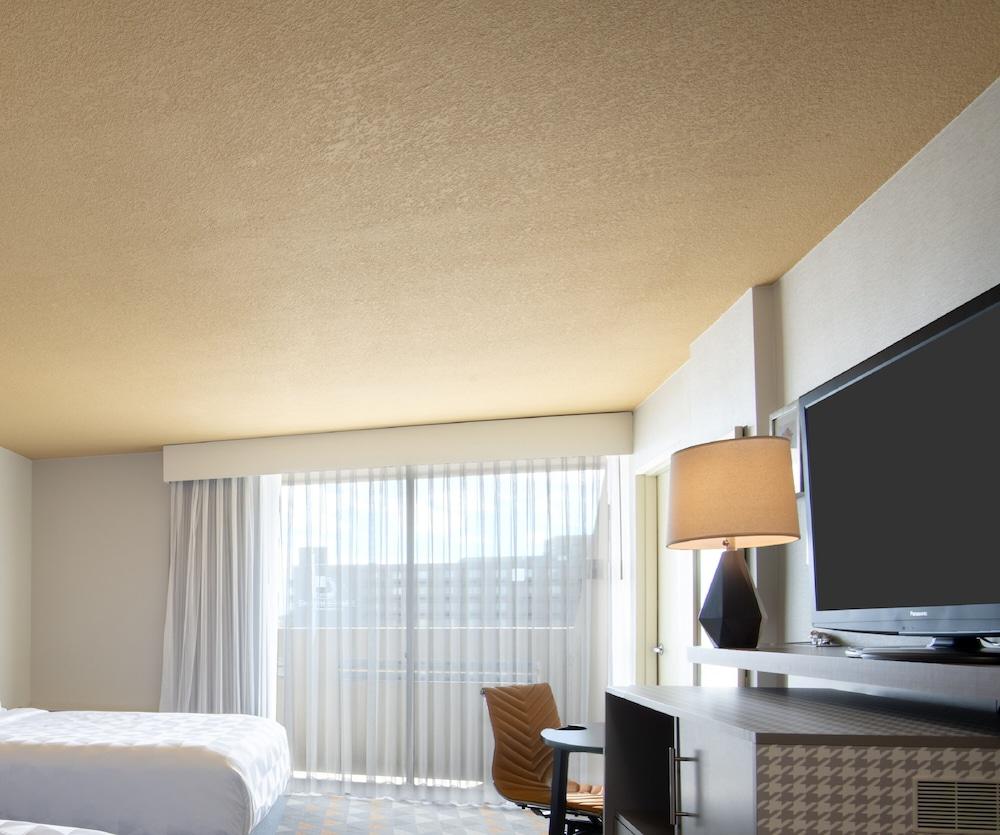 Holiday Inn Denver East By Ihg エクステリア 写真