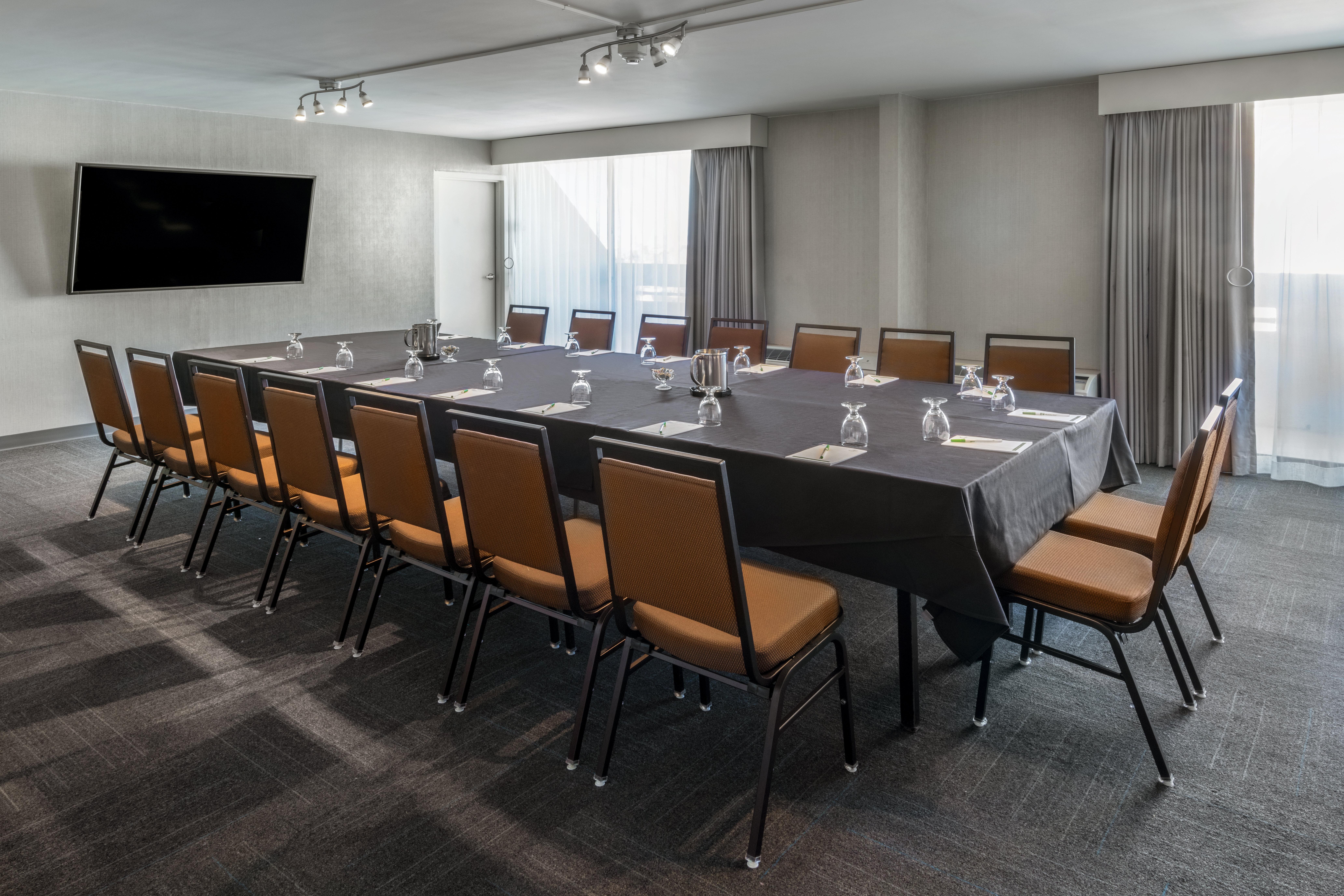 Holiday Inn Denver East By Ihg エクステリア 写真