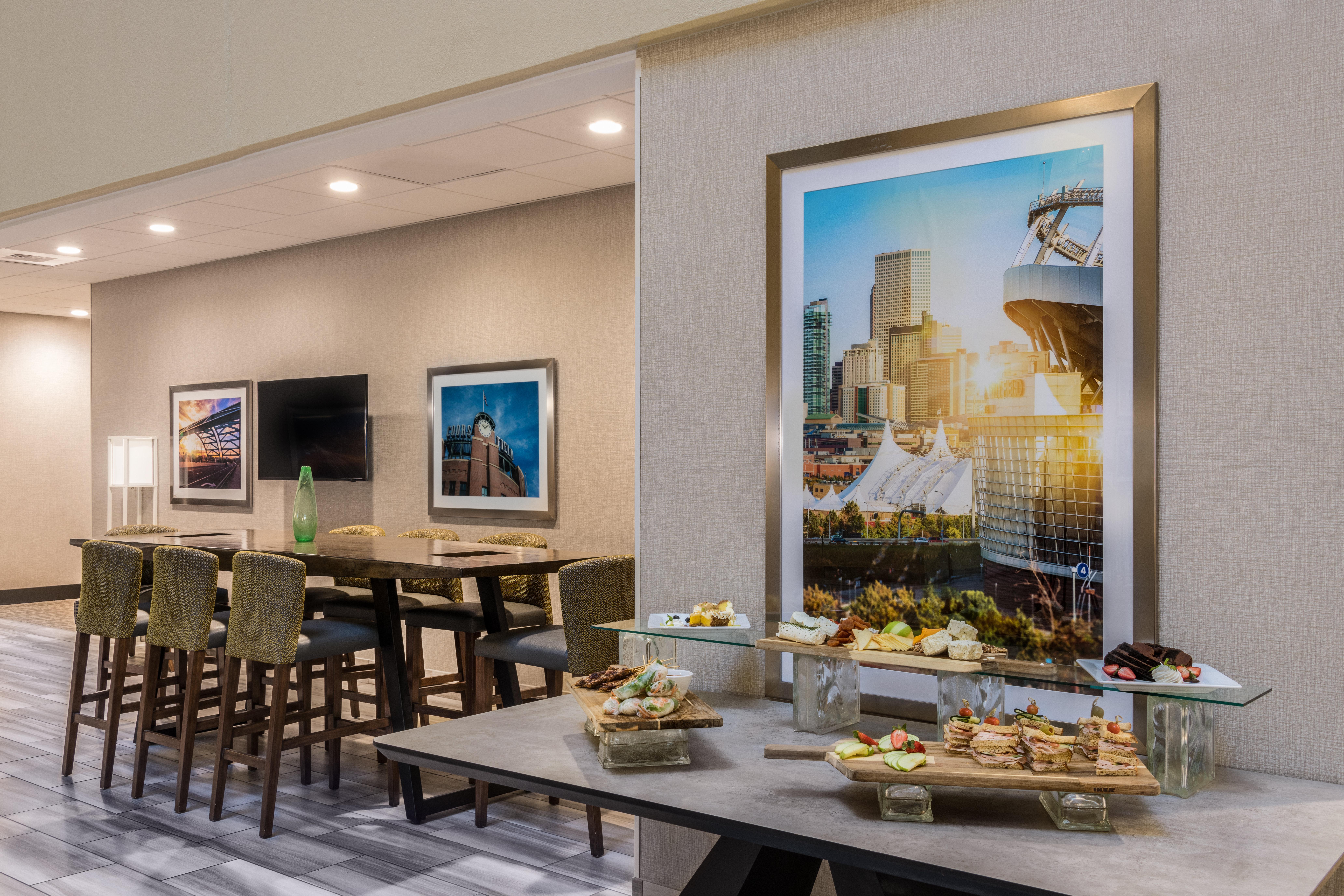 Holiday Inn Denver East By Ihg エクステリア 写真