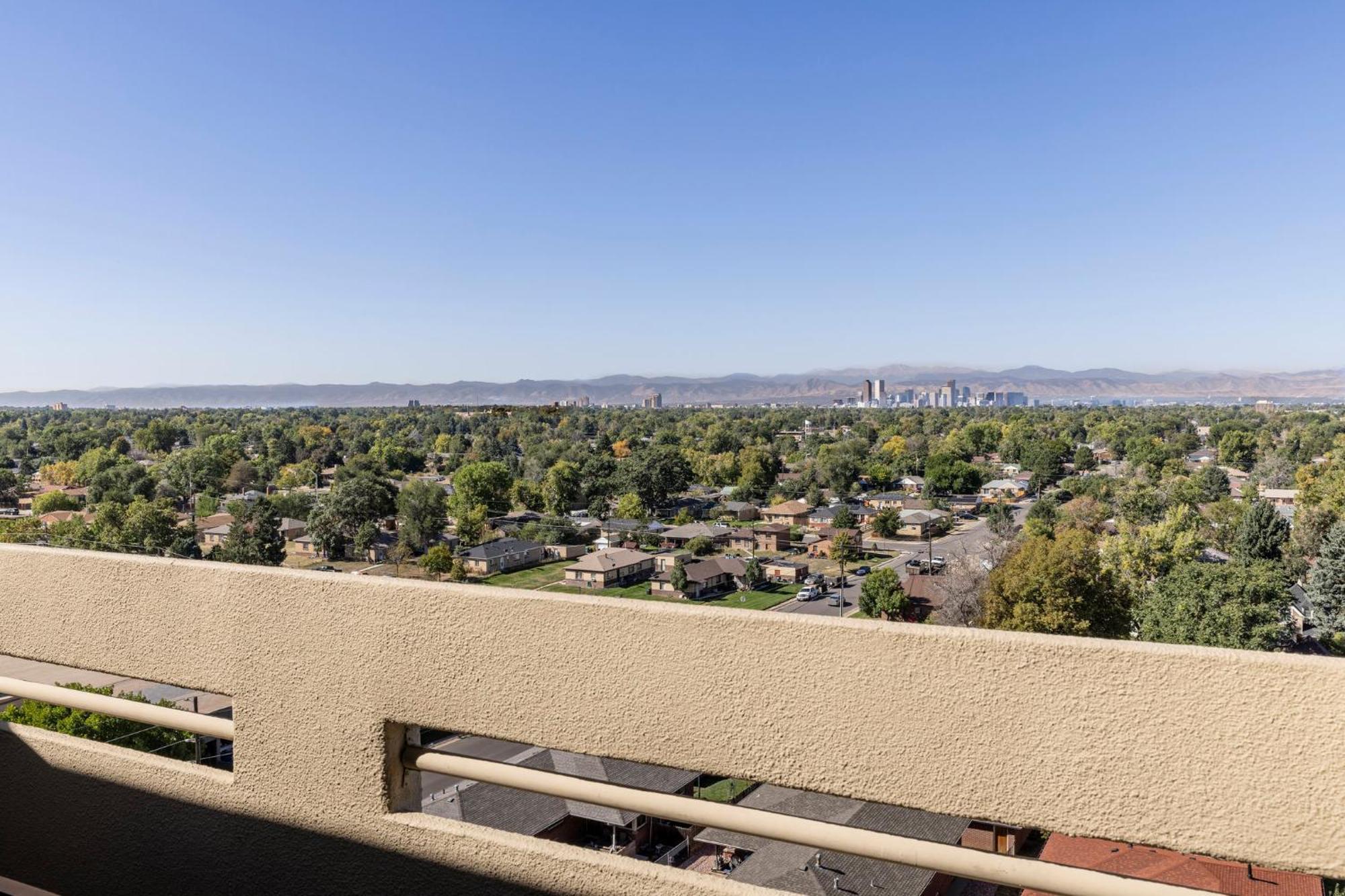 Holiday Inn Denver East By Ihg エクステリア 写真